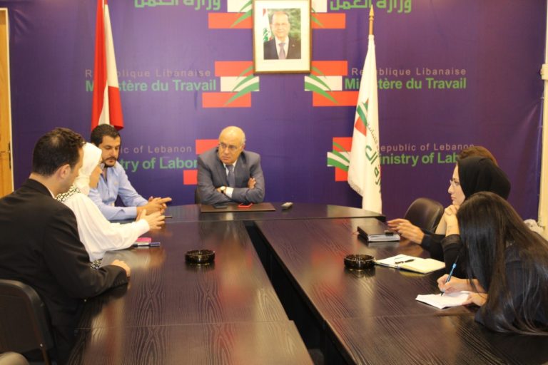 أبو سليمان خلال لقائه وفد مبادرة “المدافعين عن حقوق اللاجئين”:  مع عودة النازحين السوريين الى وطنهم سريعاً وإعطاء إجازات العمل للمستحقين